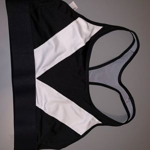 Victoria secret sports bra Size: medium